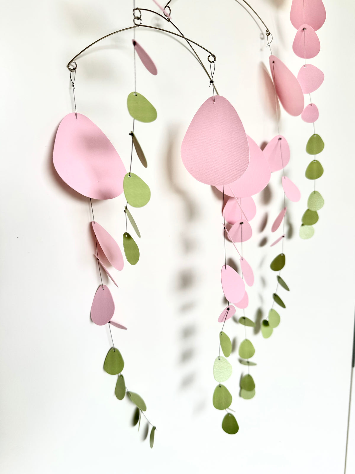 N.40 Kinetic Mobile Eucalyptus Pale Green & Rose