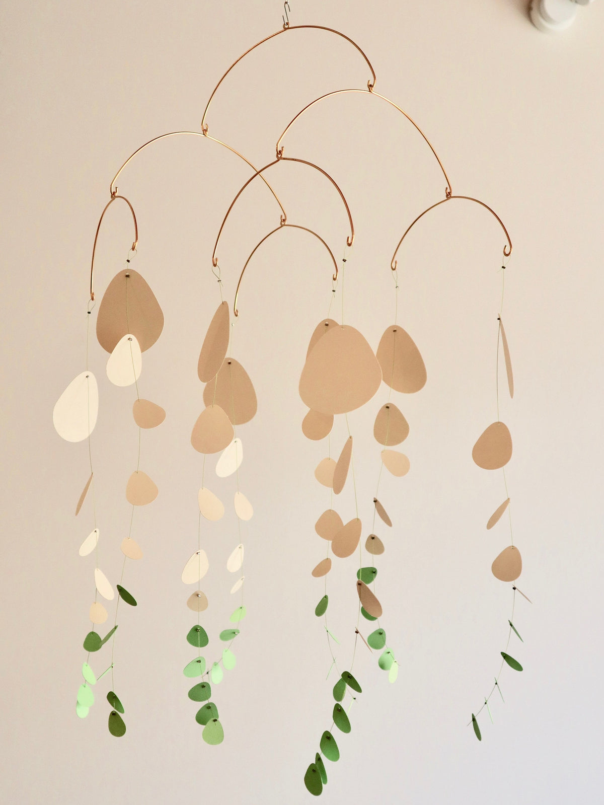 N.15 Kinetic Mobile Cream & Green. Seven Arcs